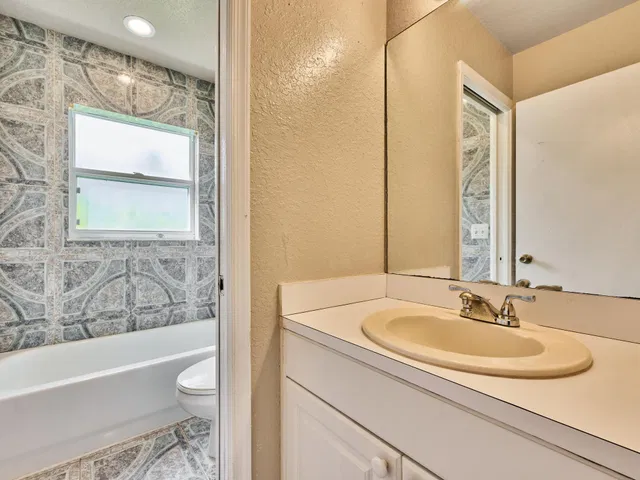  Residence photo 25