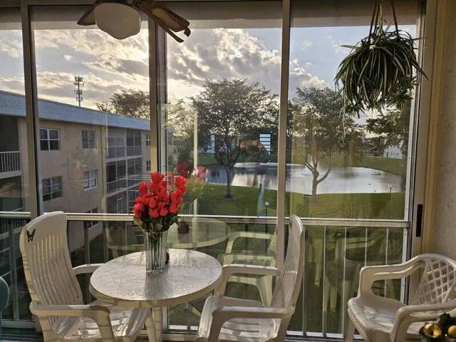 Unit 1239 photo 2