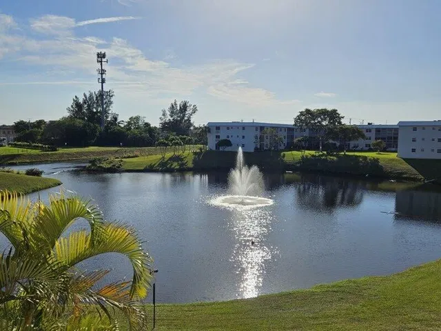 Unit 1239 photo 3