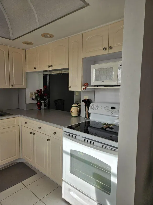 Unit 1239 photo 5