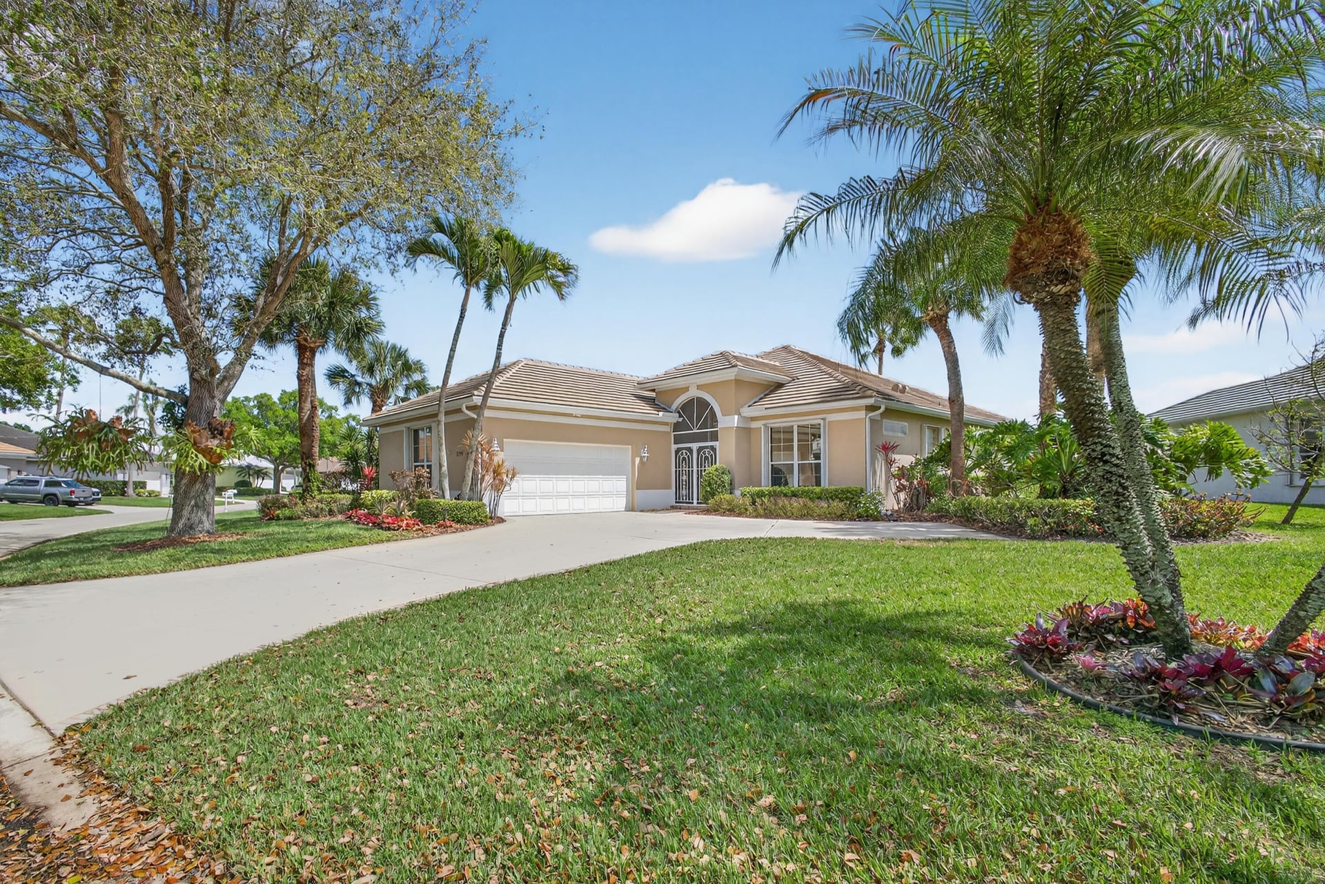 Monarch Country Club Residence photo 2