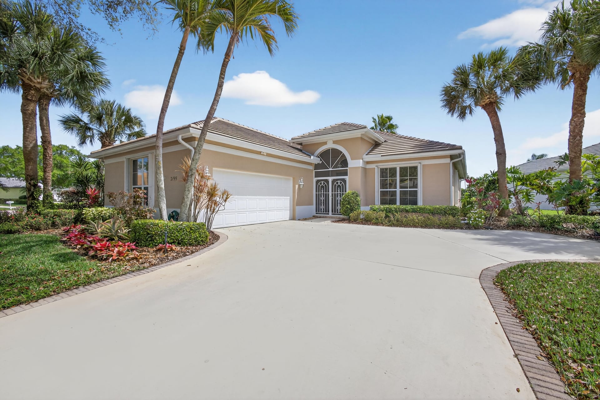 Monarch Country Club Residence photo 3