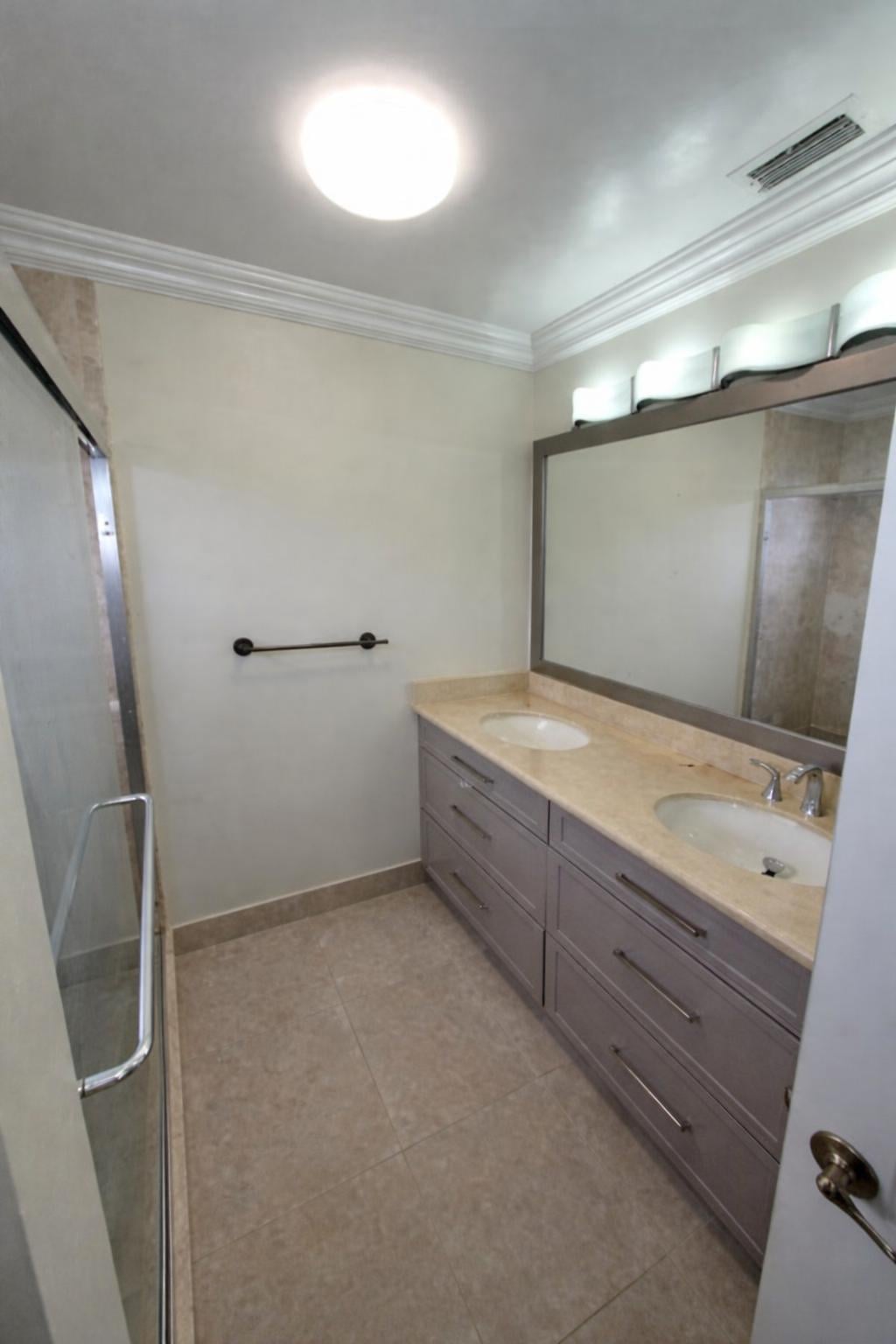  Unit C photo 14