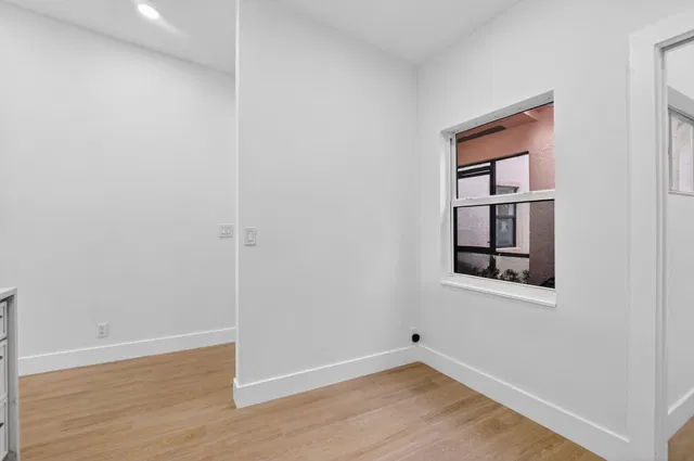 Residence photo 17