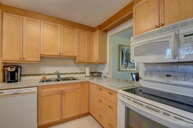  Residence photo 4
