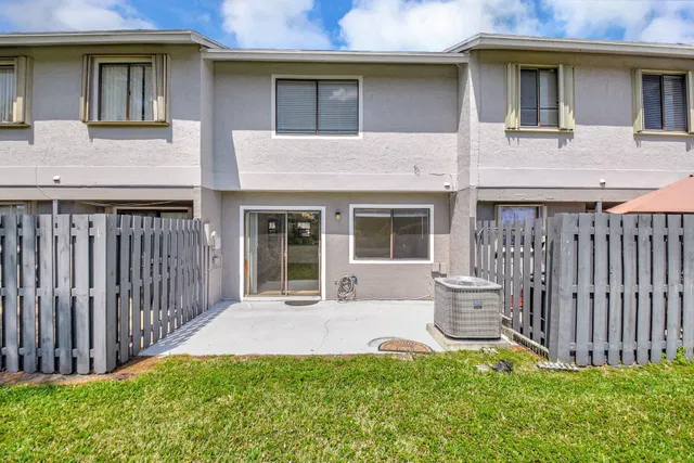 Residence photo 39