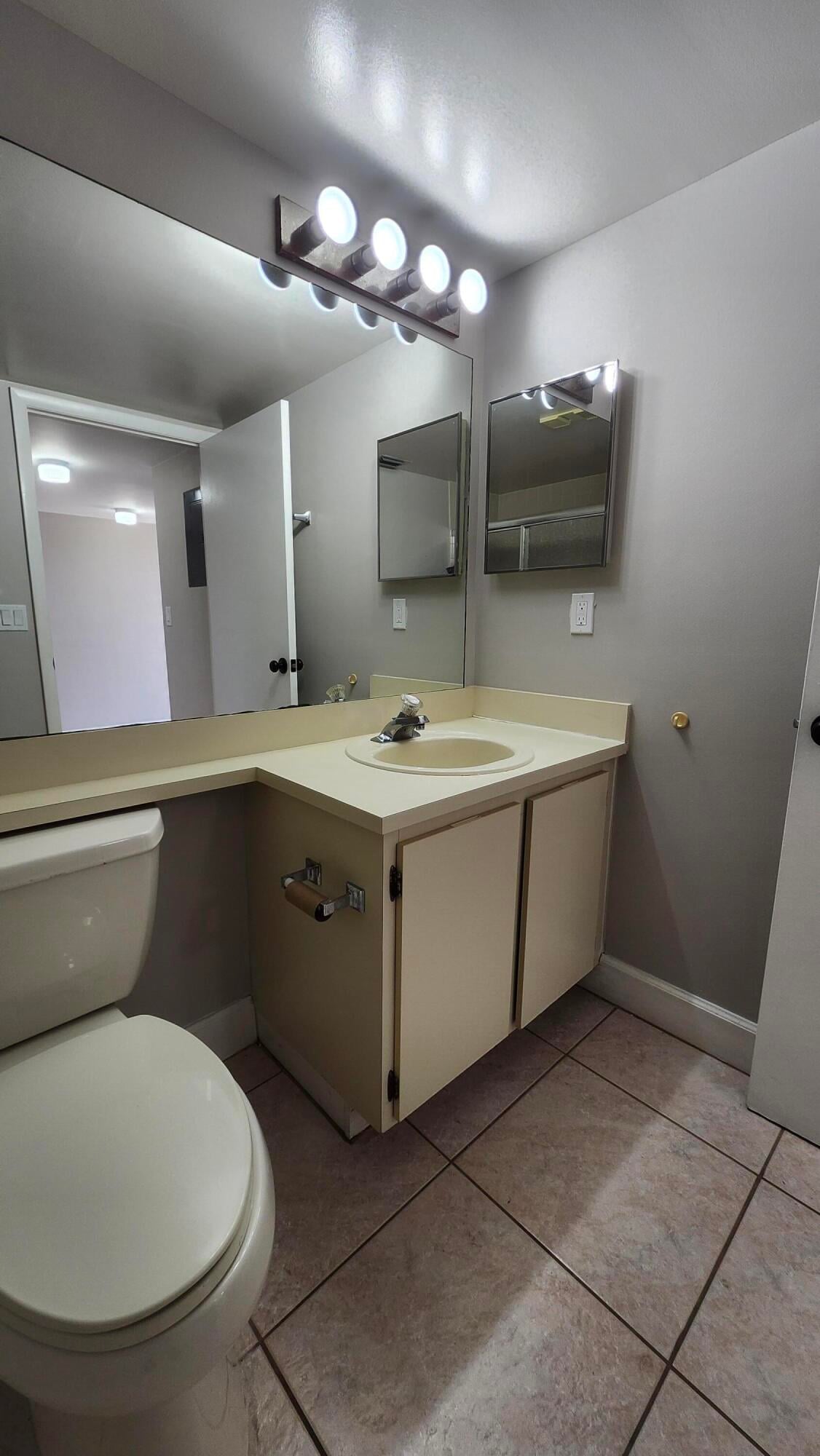 Unit 414 photo 32