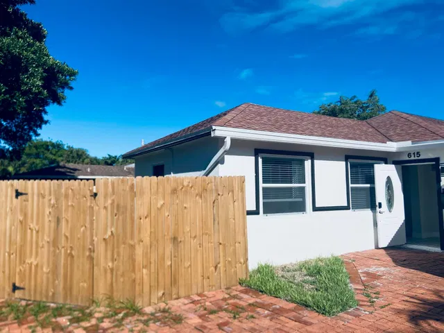 Residence photo 3