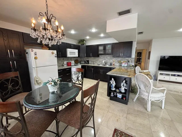 Unit 5-203 photo 3