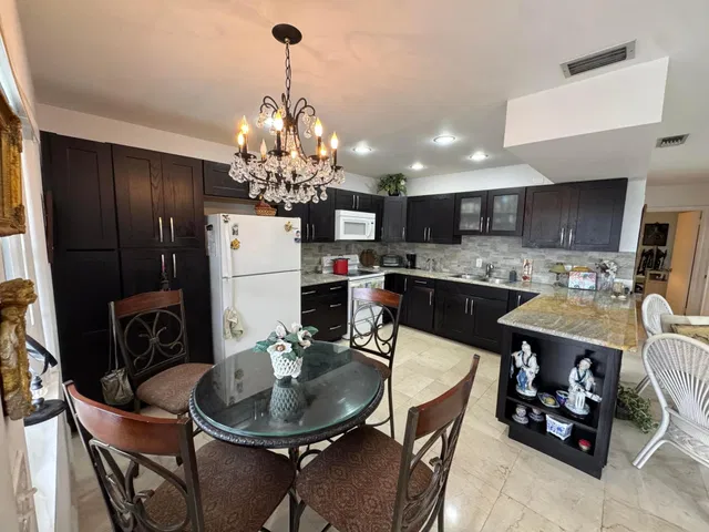 Unit 5-203 photo 5
