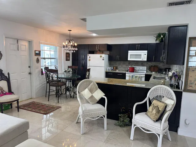Unit 5-203 photo 7