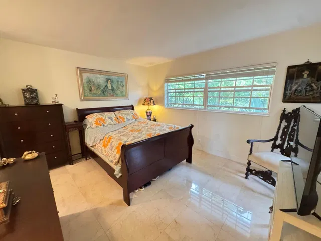 Unit 5-203 photo 8