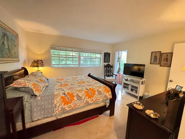 Unit 5-203 photo 9