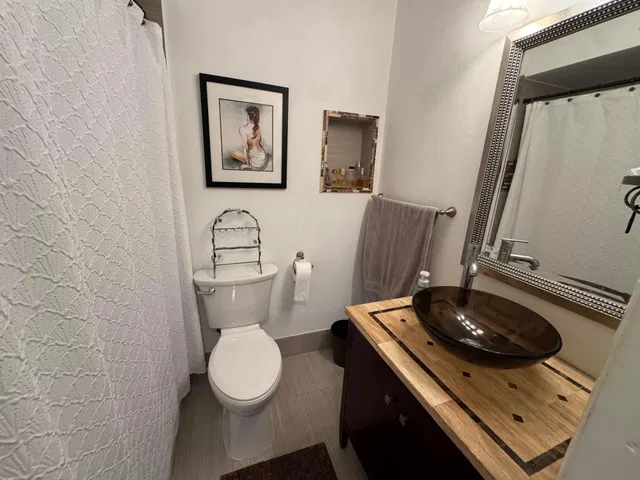 Unit 5-203 photo 10