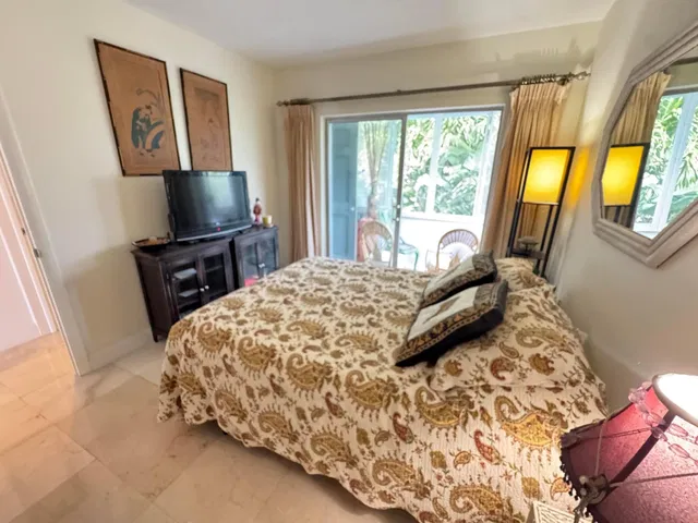 Unit 5-203 photo 12