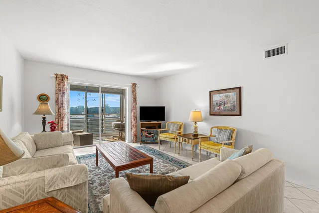Unit 4100 photo 12
