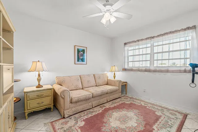 Unit 4100 photo 17