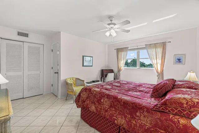 Unit 4100 photo 19