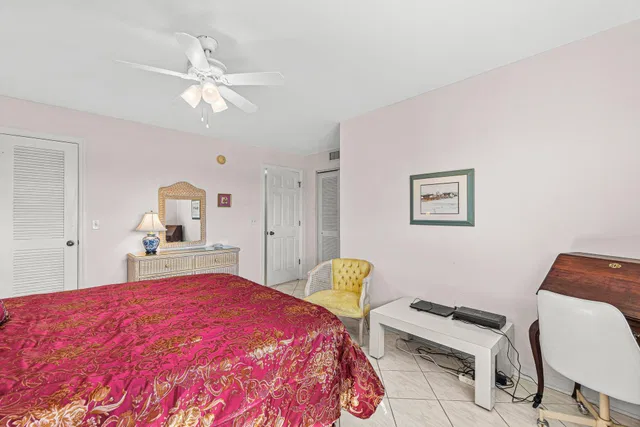 Unit 4100 photo 20