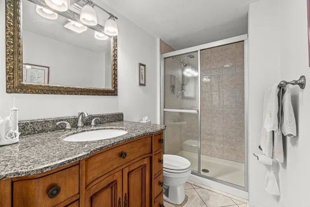 Unit 4100 photo 23