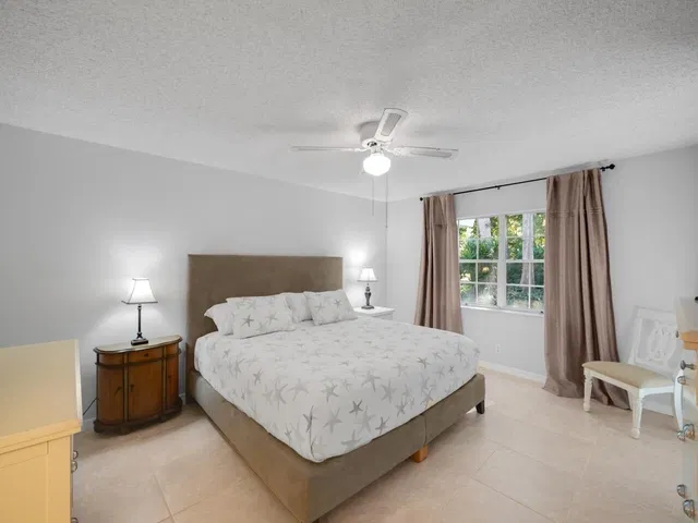 Singer Island Residence photo 9