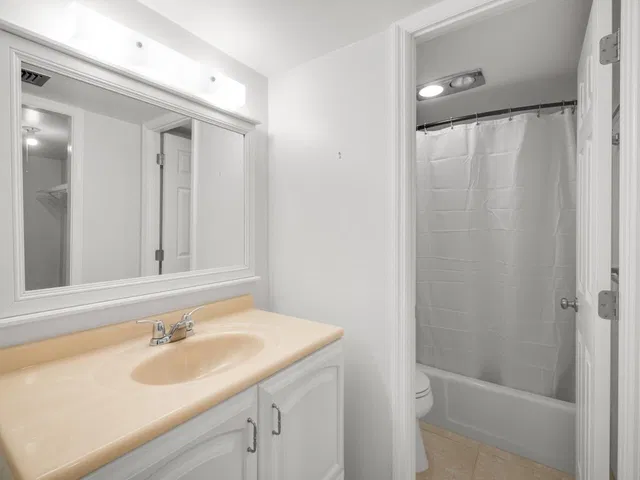 Singer Island Residence photo 12