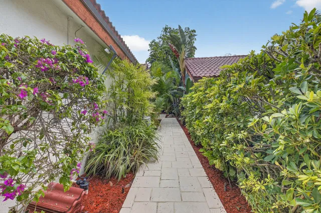 Residence photo 3