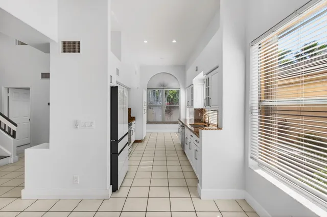 Residence photo 12