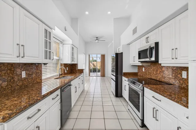 Residence photo 18