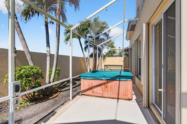 Residence photo 43