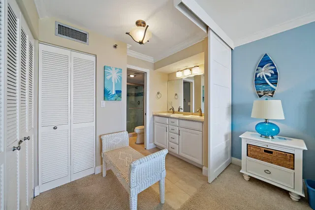 Unit 609 photo 21