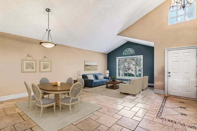 Residence photo 4