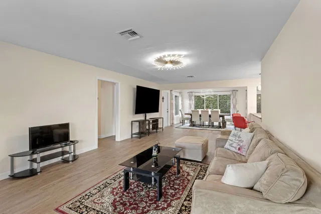 Residence photo 16