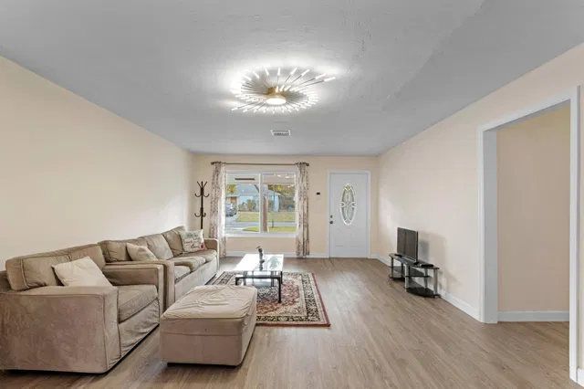 Residence photo 17