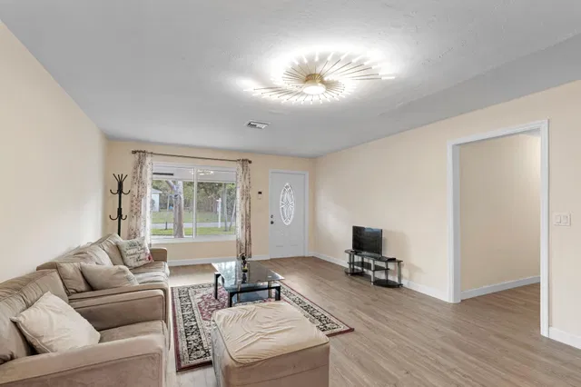 Residence photo 18
