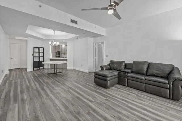 One City Plaza Unit 615 photo 2