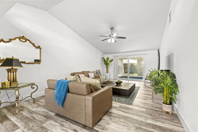 West Palm Beach Residence photo 24