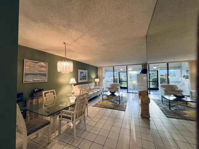 Residence photo 5