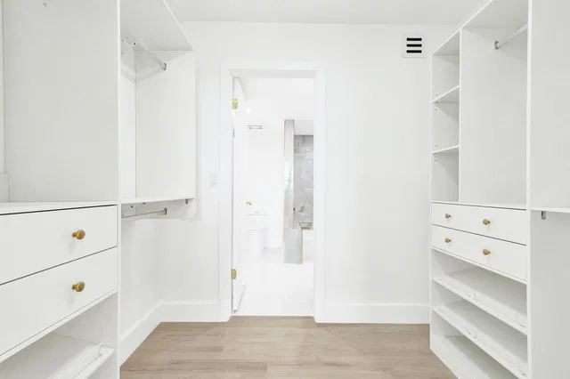 Unit 1041 photo 17
