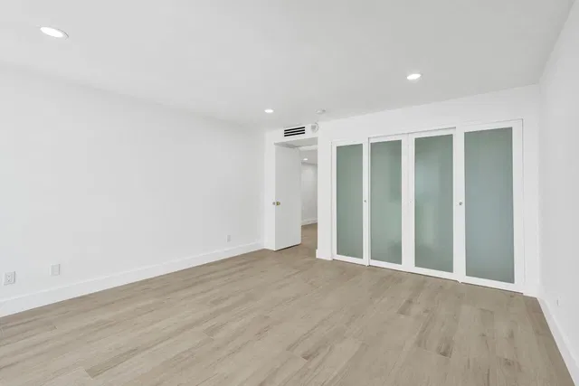 Unit 1041 photo 20