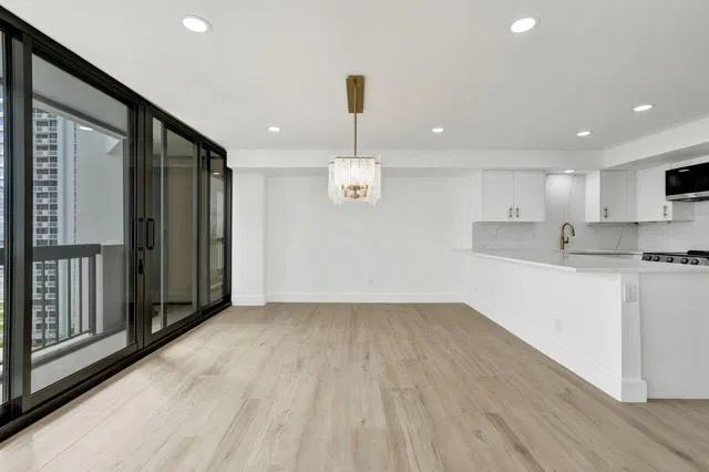 Unit 1041 photo 23
