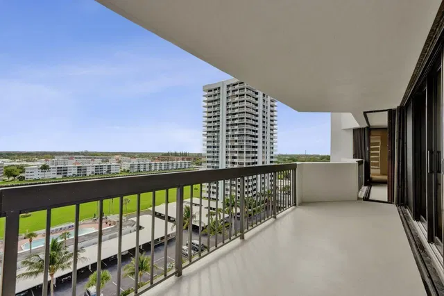 Unit 1041 photo 30