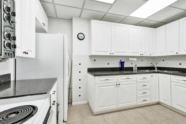 Unit 1041 photo 35