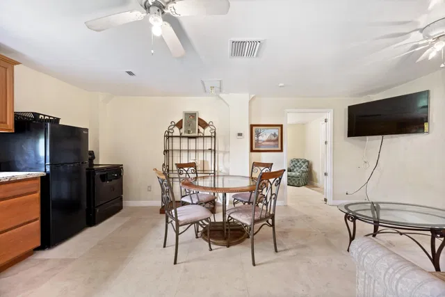Residence photo 12