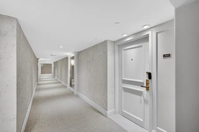 Unit 401 photo 20