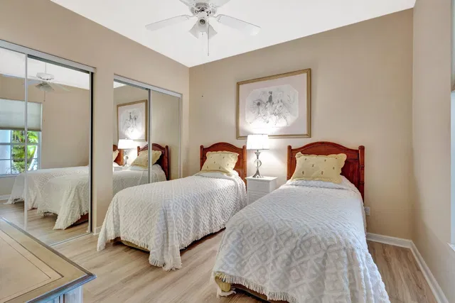Shady Oaks Residence photo 13