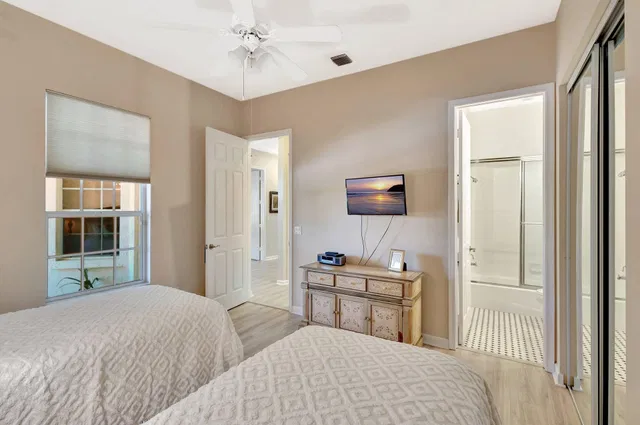 Shady Oaks Residence photo 14