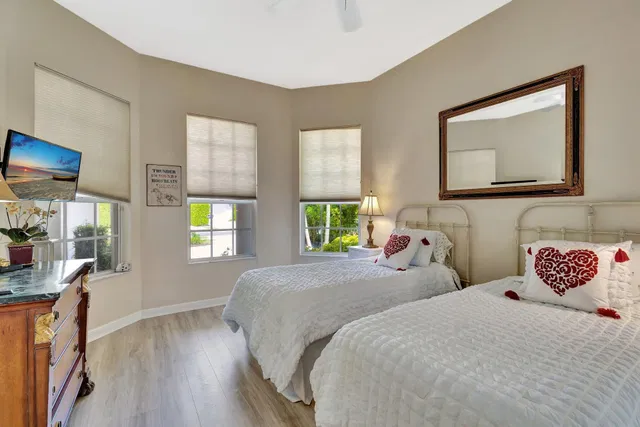 Shady Oaks Residence photo 16