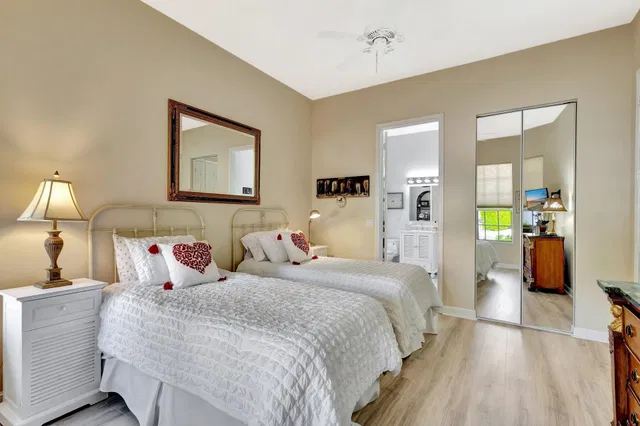Shady Oaks Residence photo 18