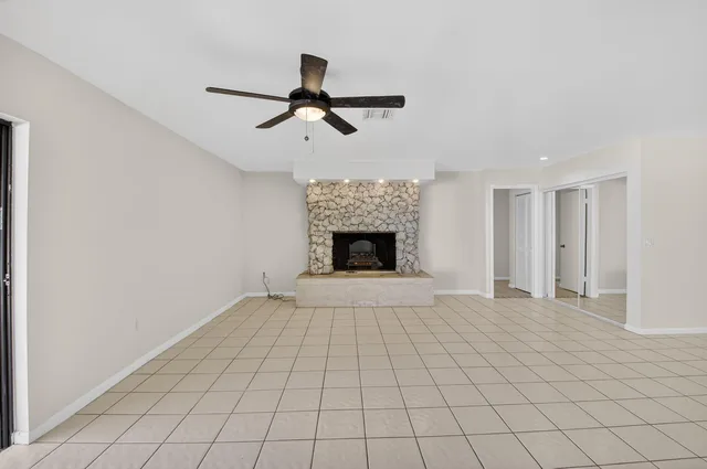 Residence photo 12